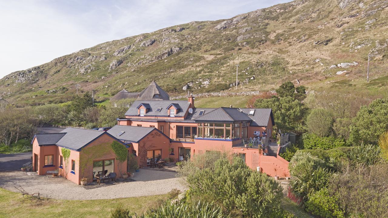 Dolphin Beach House Hotel Clifden Exterior photo