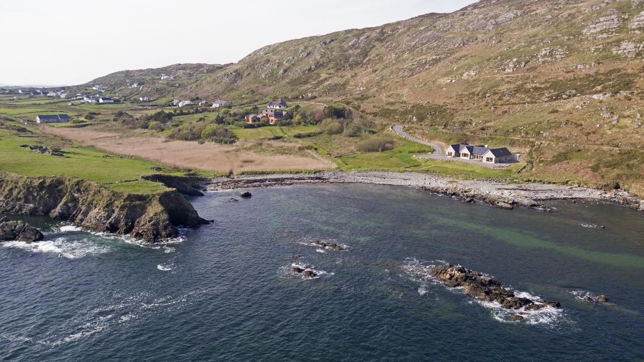 Dolphin Beach House Hotel Clifden Exterior photo