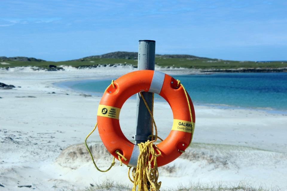 Dolphin Beach House Hotel Clifden Exterior photo