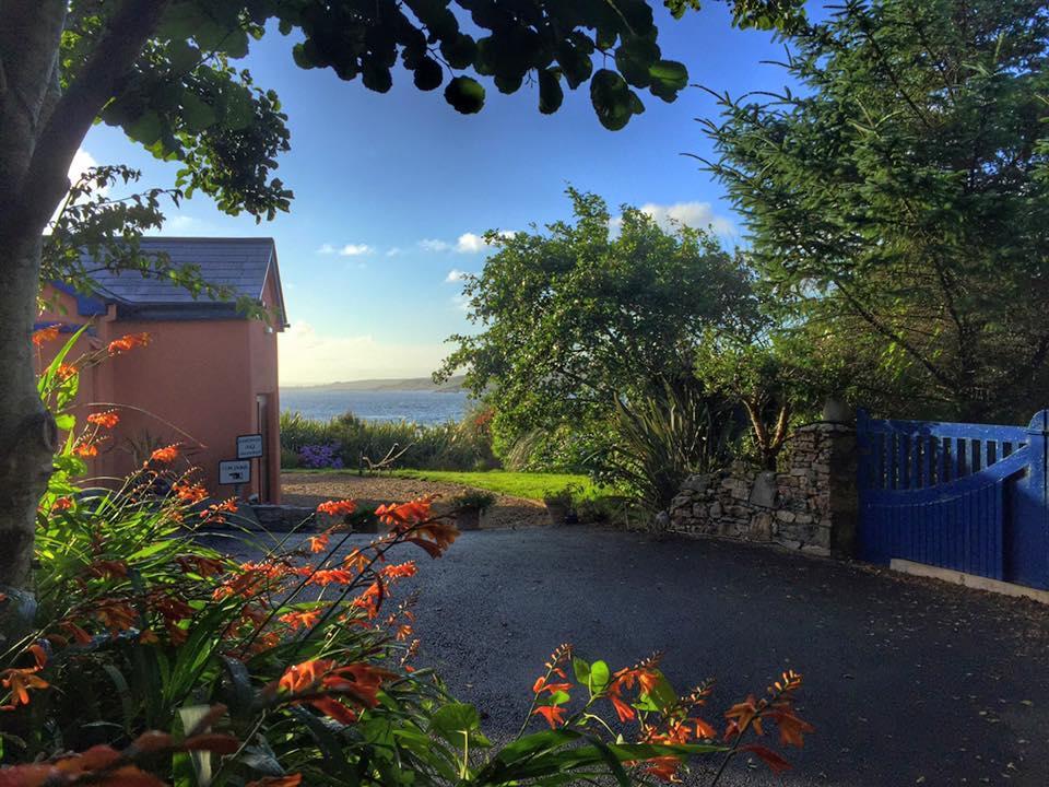 Dolphin Beach House Hotel Clifden Exterior photo